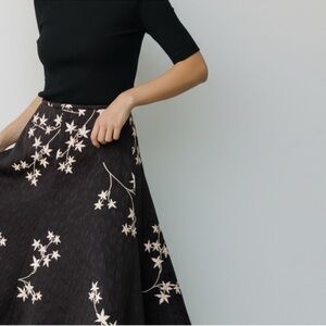 Armani Collezioni Textured Floral Silk Wool Skirt Black White Womens 2 38